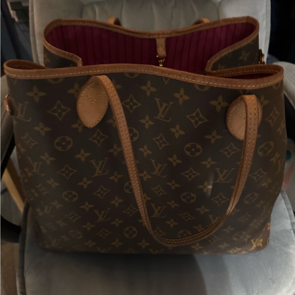 Louis Vuitton Classic Monogram Tote - Picture 8 of 11